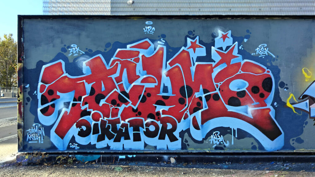 Technodiktator, graffiti.