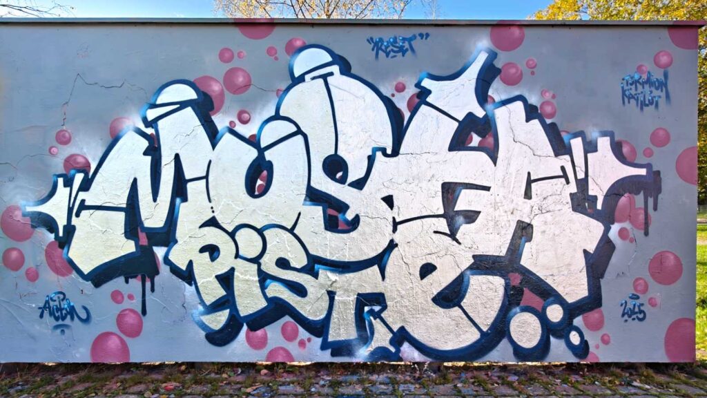 Musta Piste, sketch/outline.